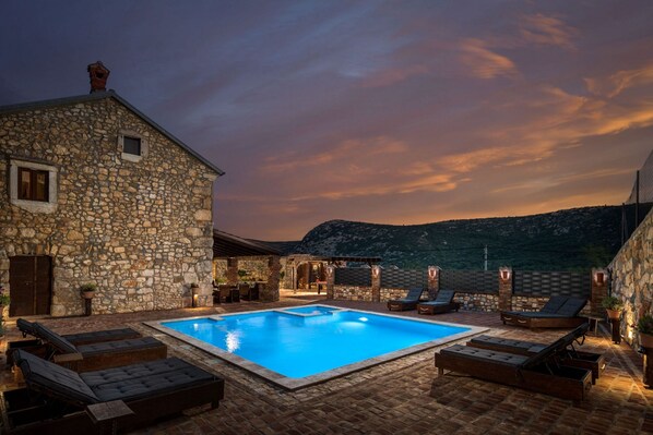 Seasonal outdoor pool - Pool Villa Cupido (Vinodol)