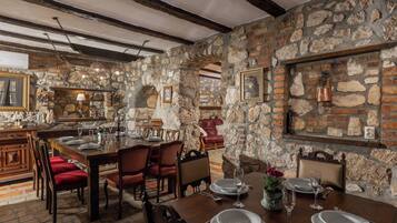 Family Villa, 5 Bedrooms, Microwave (Villa Cupido With Private Pool) | Dining