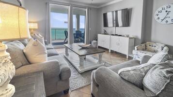 Condo, 4 Bedrooms | Living area