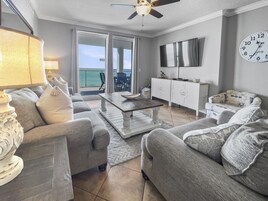 Condo, 4 Bedrooms | Living area