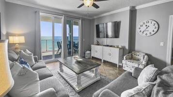 Condo, 4 Bedrooms | Living area