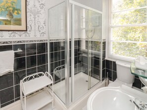 Cottage | Bathroom | Shower