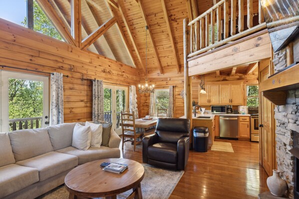 Cabin, 4 Bedrooms | Interior