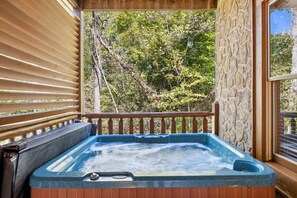 Cabaña, 4 habitaciones | Tina de hidromasaje al aire libre