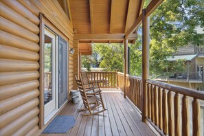 Cabin, 4 Bedrooms | Property grounds