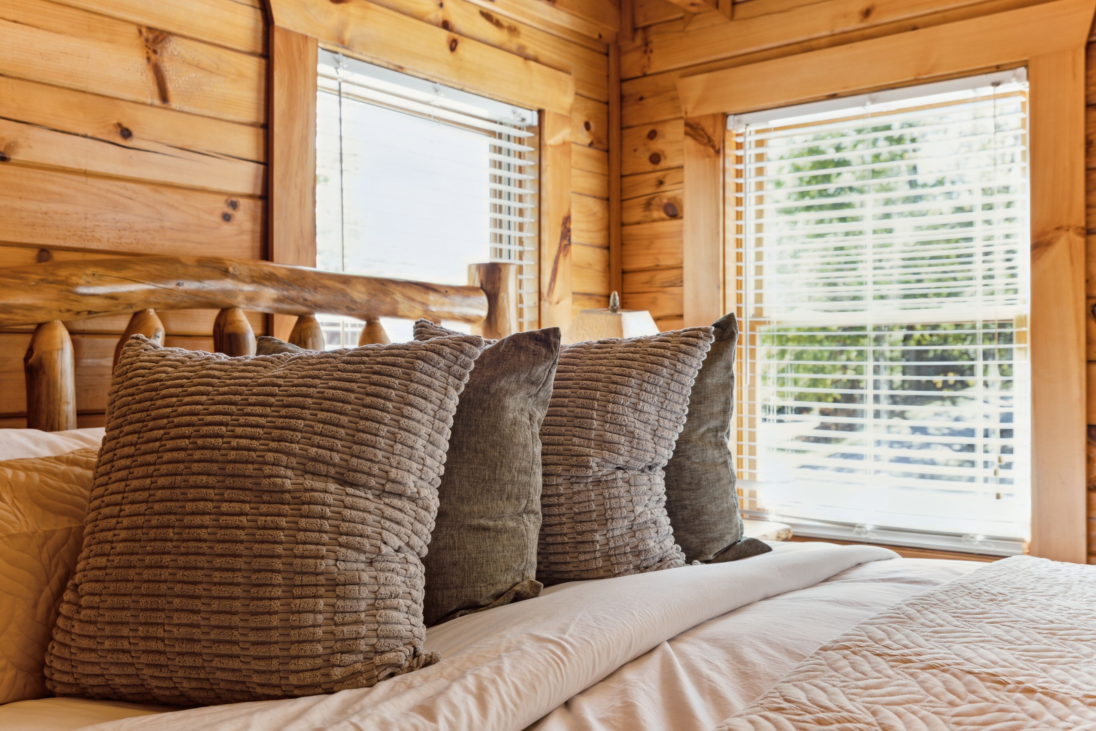 Cabin, 4 Bedrooms | 4 bedrooms, free WiFi