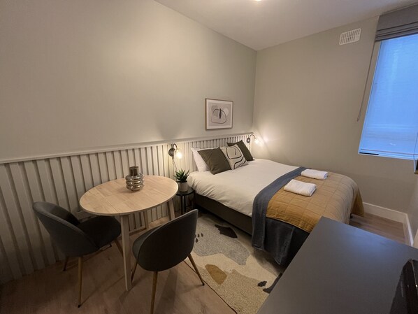 Iron/ironing board, free WiFi, bed sheets