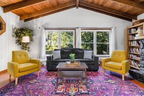 TV - Jeff GNV Home #1 · Renovated 3/2+ bonus, Heart of Gville, UF+Springs (Gainesville)