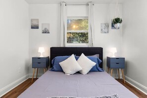 3 slaapkamers, een bureau, een strijkplank/strijkijzer, wifi