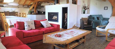 Smart TV, fireplace