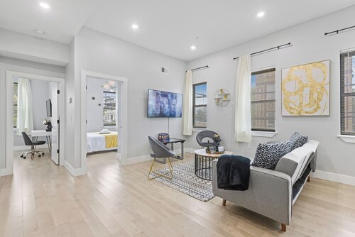 Free Parking Modern Duplex-Central Location-close to Train+EWR