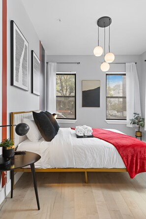 4 slaapkamers, een strijkplank/strijkijzer, gratis wifi, beddengoed