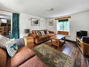 TV, fireplace - 3 bedroom accommodation in Boscastle (Boscastle)