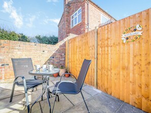 Outdoor dining - Macey's Cottage - UK42146 (North Somercoates)