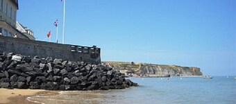 Villa 500 m from the D-Day landing beaches with panoramic sea and bocage views.