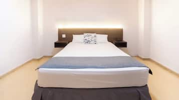 Economy Room, 1 Queen Bed, Non Smoking | Terrace/patio