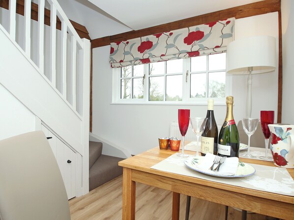 Dining - Pure rural charm in a nutshell. (St Mary’s Platt, Sevenoaks)