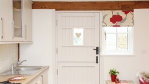 Private kitchen - Pure rural charm in a nutshell. (St Mary&rsquo;s Platt, Sevenoaks)
