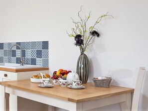 Dining - 1 bedroom accommodation in Old Sodbury, near Bristol (Old Sodbury, near Bristol)