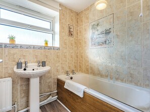 Towels - This is a lovely house in a great location. (Ashford)