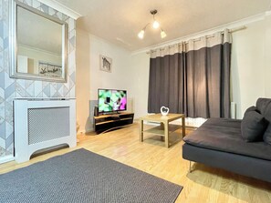 TV - This is a lovely house in a great location. (Ashford)
