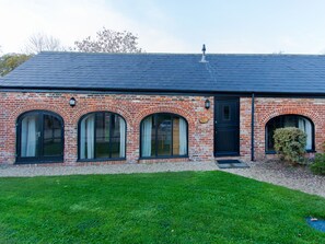 Exterior - Oak Barn - Fernhill Farm (Ryde)