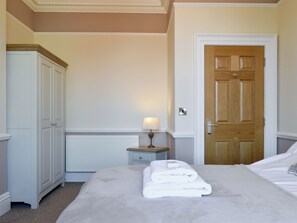 2 室のベッドルーム、WiFi (無料)、ベッドシーツ