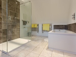 Bathroom - West Barns - Fernhill Farm (Ryde)