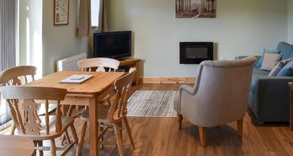2 bedroom accommodation in Holymoorside near Chesterfield