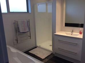 Douche, serviettes fournies
