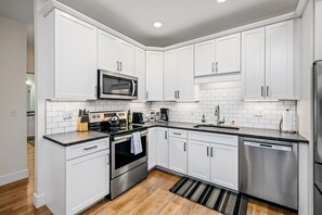Fridge, microwave, oven, stovetop - A stylish TC getaway in the heart of Old Town, Traverse City (Traverse City)