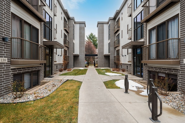 Exterior - A stylish TC getaway in the heart of Old Town, Traverse City (Traverse City)