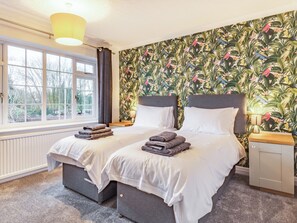 5 bedrooms, free WiFi, bed sheets - The open plan living area and interior design are a delight. (Bridlington)