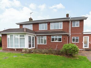 Exterior - The open plan living area and interior design are a delight. (Bridlington)