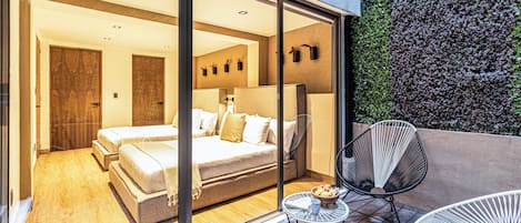 Grand Apartment | Hypo-allergenic bedding, in-room safe, individually decorated, desk