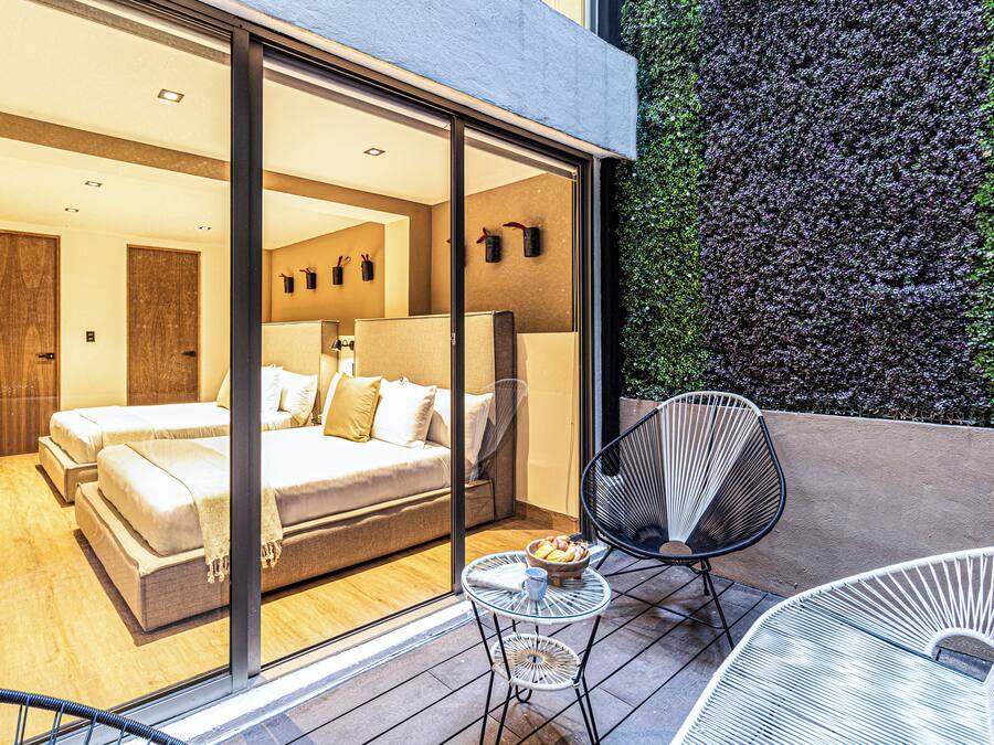 Grand Apartment | Hypo-allergenic bedding, in-room safe, individually decorated, desk