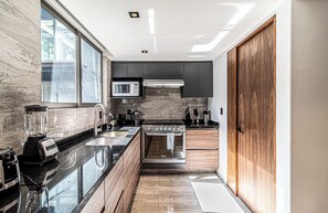 Grand-Apartment | Eigene Küche | Kühlschrank, Mikrowelle, Herdplatte, Espressomaschine