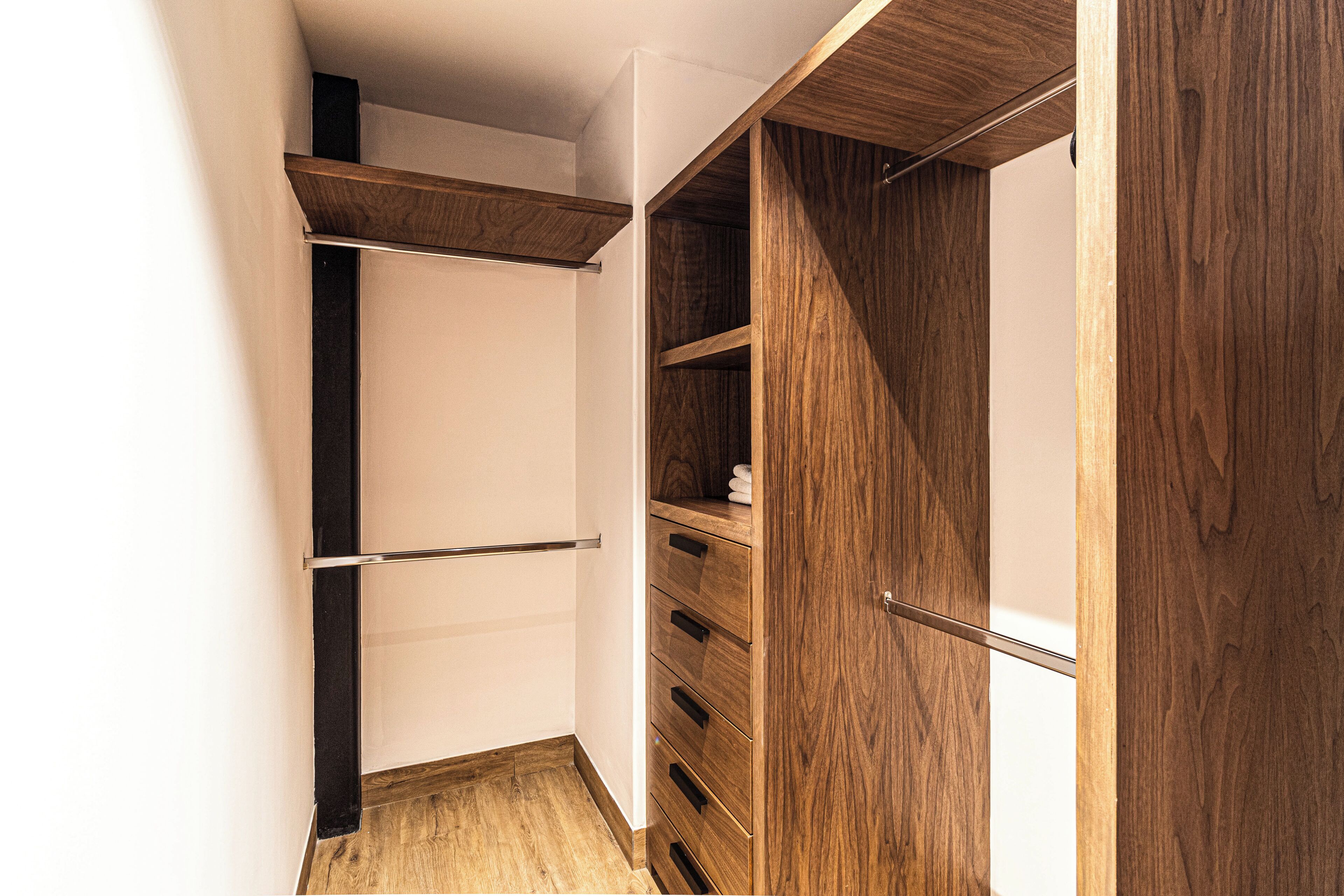 Grand Apartment | Wardrobe