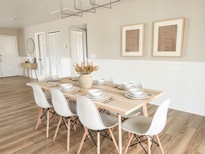 Dining - NEW remodel w pool - close to ASU/Scottsdale/Spring training  (Tempe)