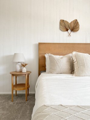 3 bedrooms, desk, iron/ironing board, free WiFi