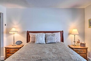 2 bedrooms, iron/ironing board, travel cot, Internet