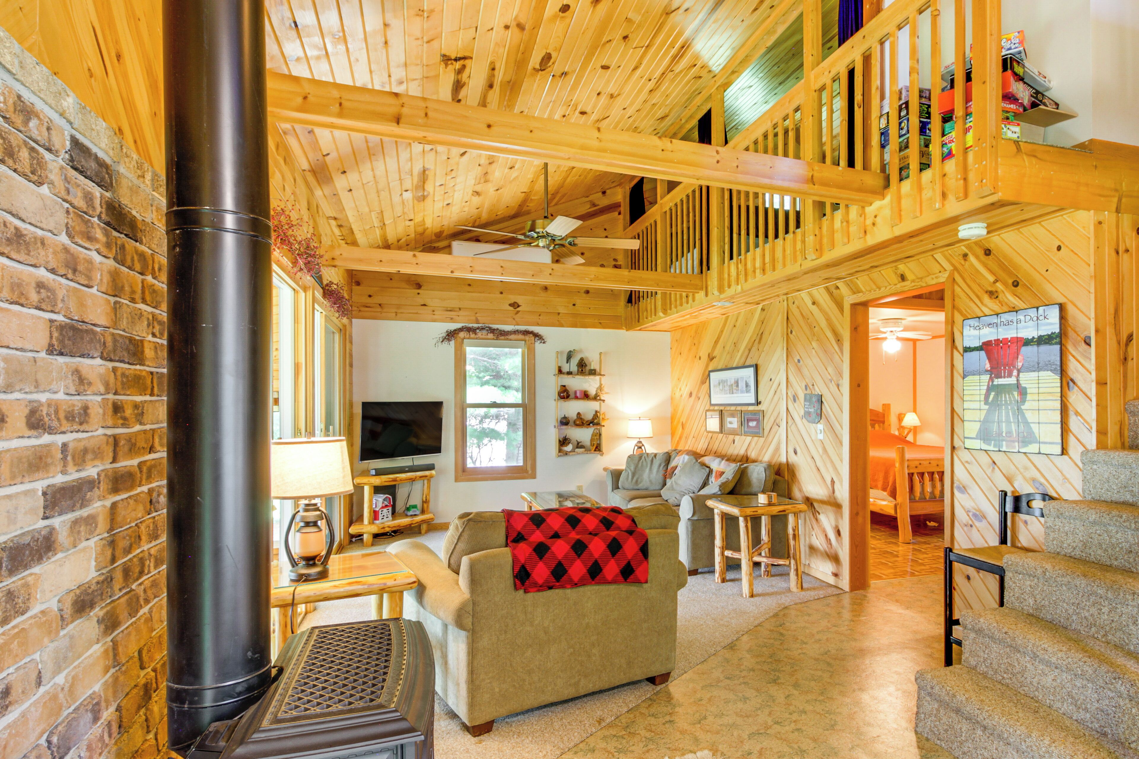 Alexandria Lakeside Hideaway w/ Fire Pit!