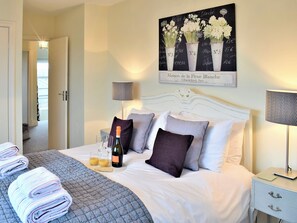 3 bedrooms, free WiFi, bed sheets