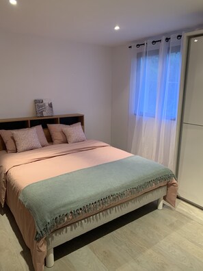 2 makuuhuonetta, Wi-Fi, vuodevaatteet