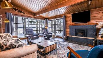 Télévision, cheminée, services de streaming