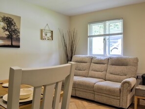 TV - The perfect place to come and relax and unwind. (Aberfoyle)