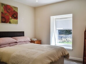 1 bedroom, bed sheets