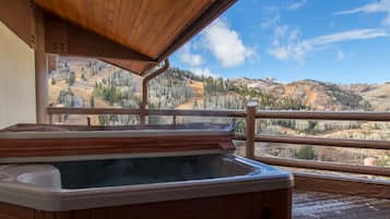 Tina de hidromasaje al aire libre