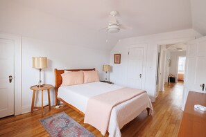 4 slaapkamers, een strijkplank/strijkijzer, reisbedje, wifi