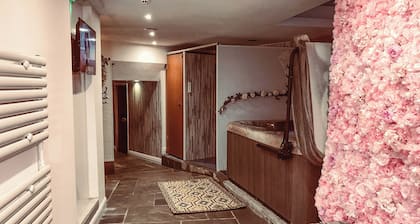 5 bedroom accommodation in Bolsover, near Chesterfield